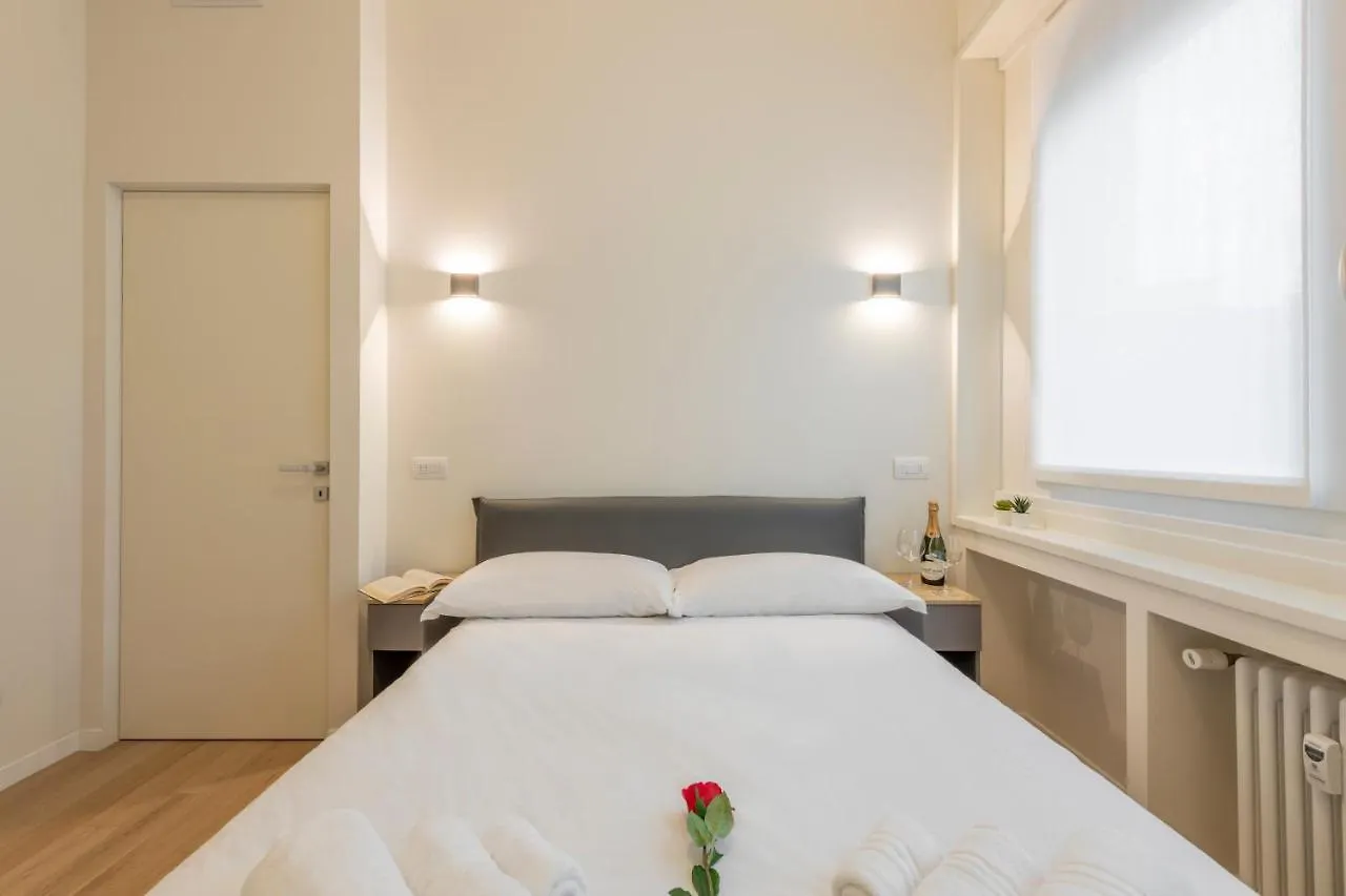 De Amicis, 25 - Nel Cuore Di Milano Italy